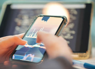 Investor monitoring the transparent procedure for withdrawing and transferring funds